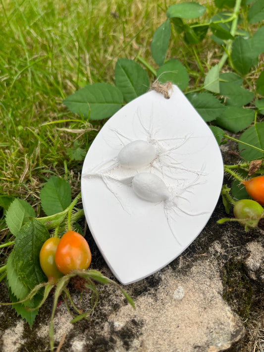 Wild Rose Hips Botanical Cast Fragrance Diffuser Large