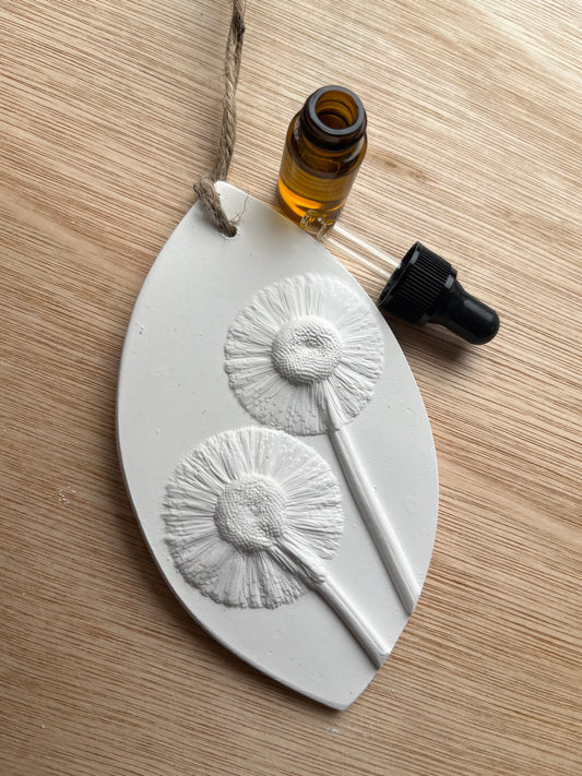 Bellis Daisies Botanical Cast Fragrance Diffuser Large