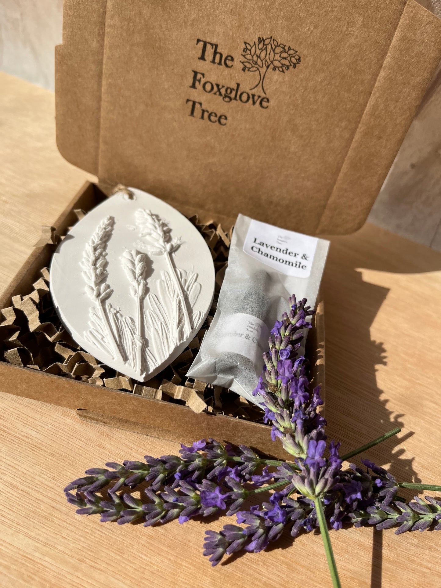 English Lavender Botanical Cast Fragrance Diffuser Large