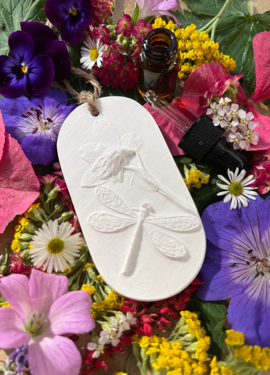 Dragonfly and Snowdrop Botanical Cast Fragrance Diffuser Small