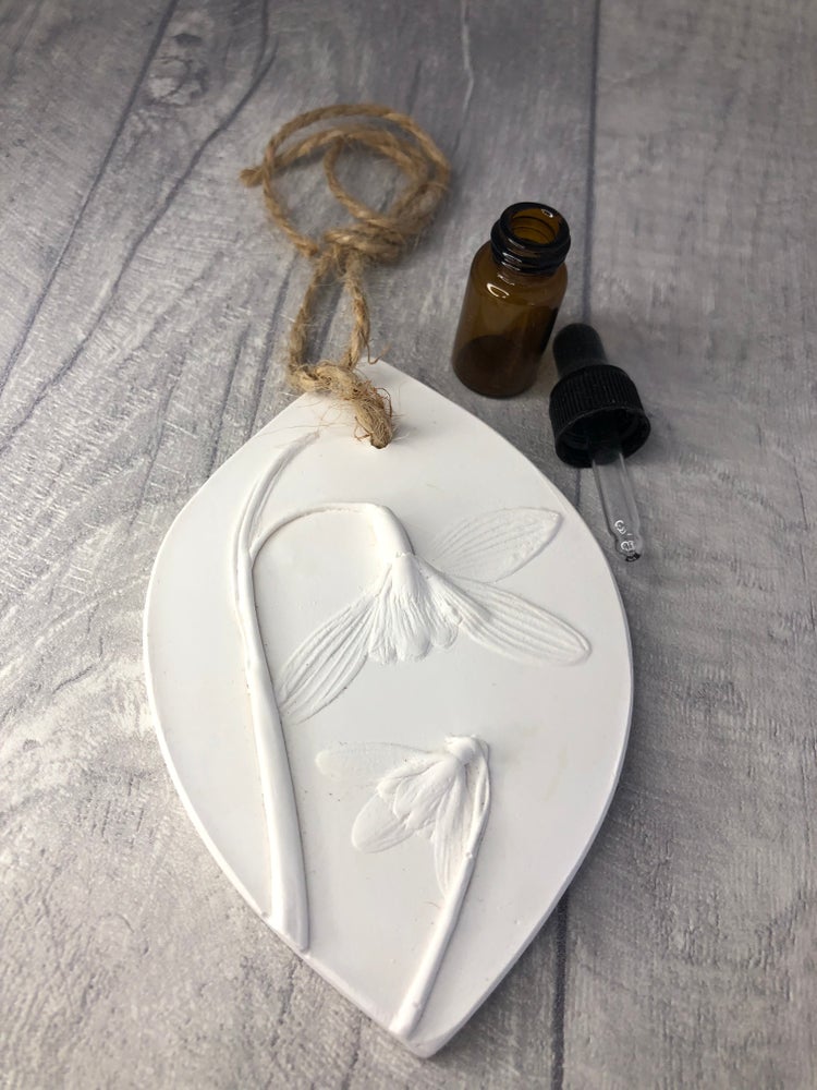 Snowdrop and Bud Botanical Cast Fragrance Diffuser Large