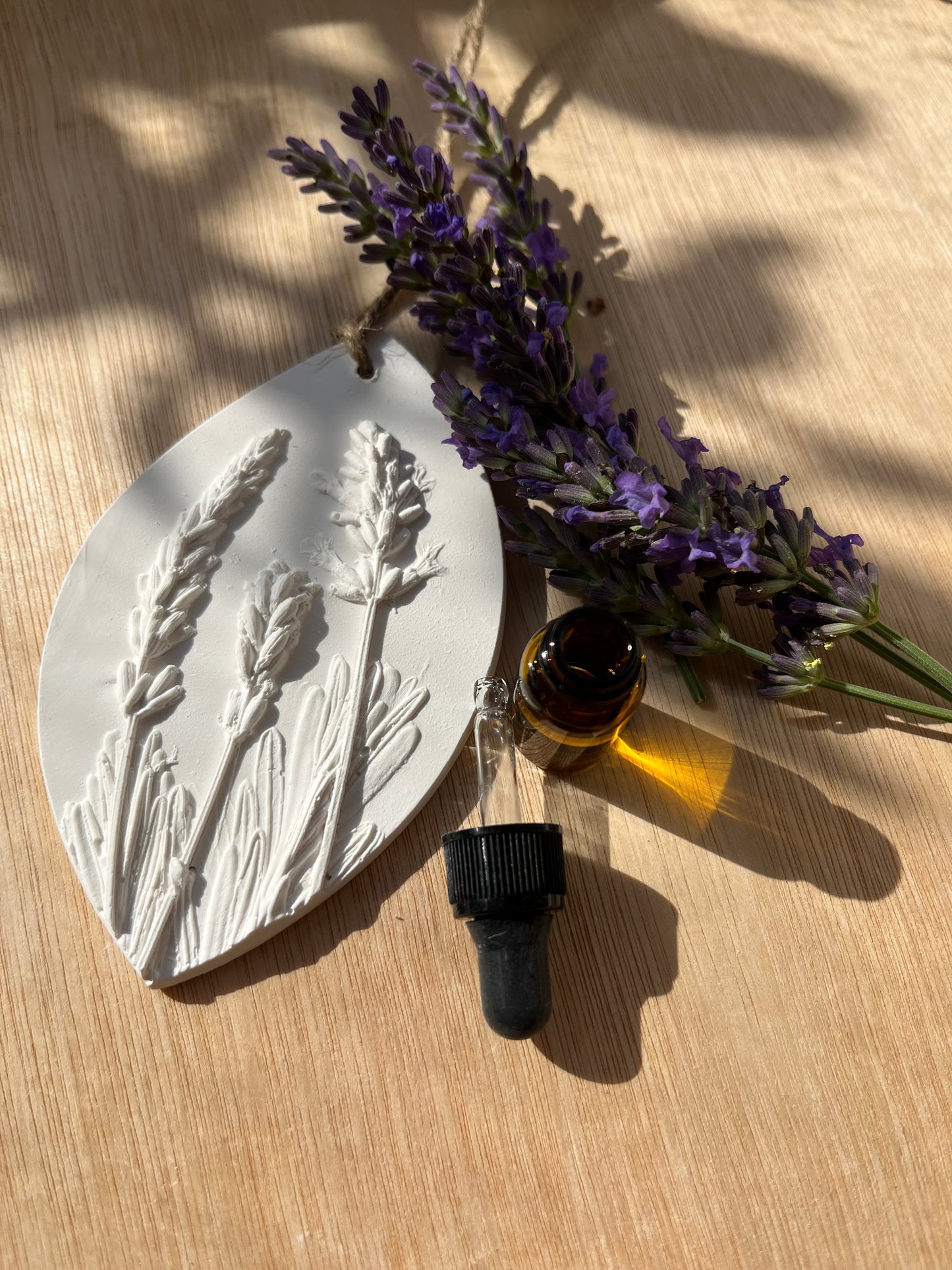 English Lavender Botanical Cast Fragrance Diffuser Large