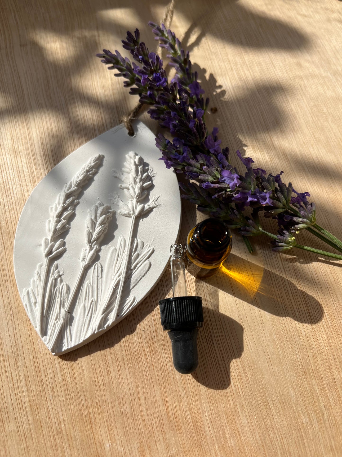 English Lavender Botanical Cast Fragrance Diffuser