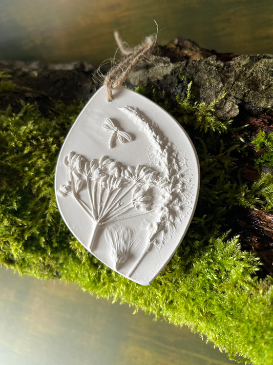 Cottage Garden Dragonfly & Cowparsley Botanical Cast Fragrance Diffuser Large