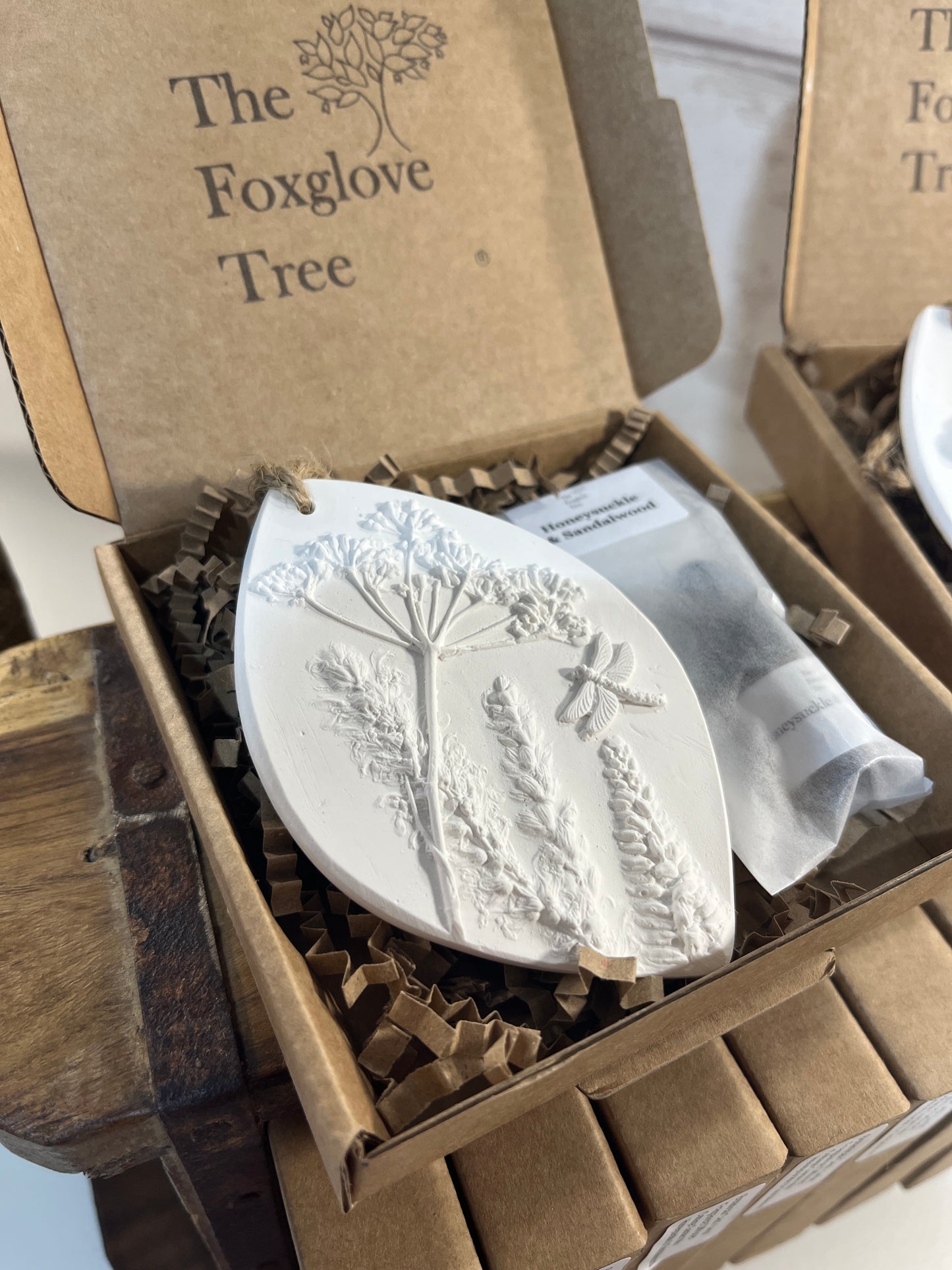 Cottage Garden Dragonfly and Mixed Flowers Botanical Cast Fragrance Diffuser Large