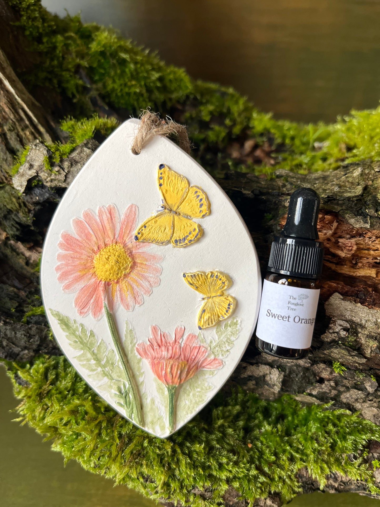 Daisy and butterflies Botanical Cast Fragrance Diffuser