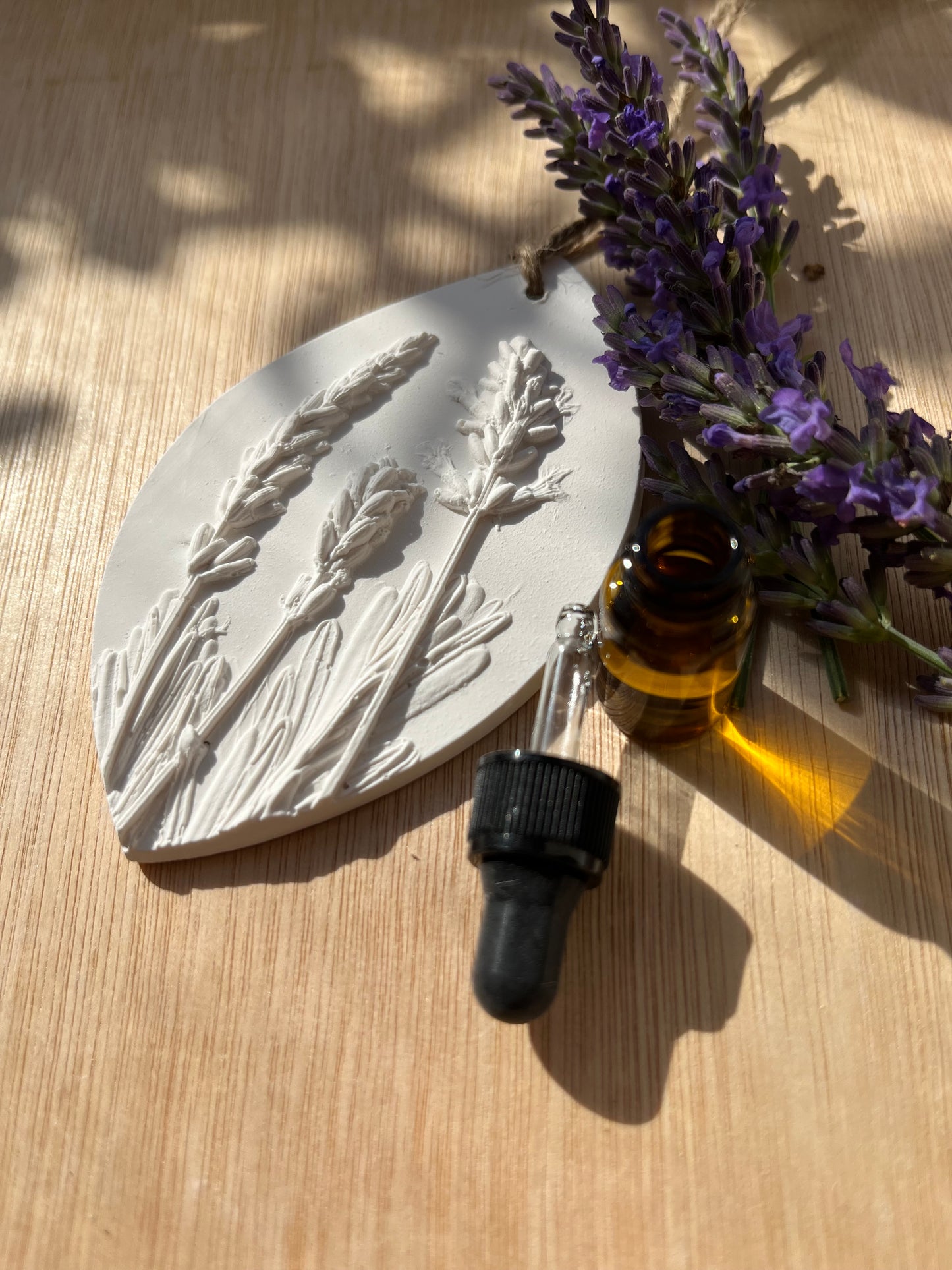 English Lavender Botanical Cast Fragrance Diffuser Large