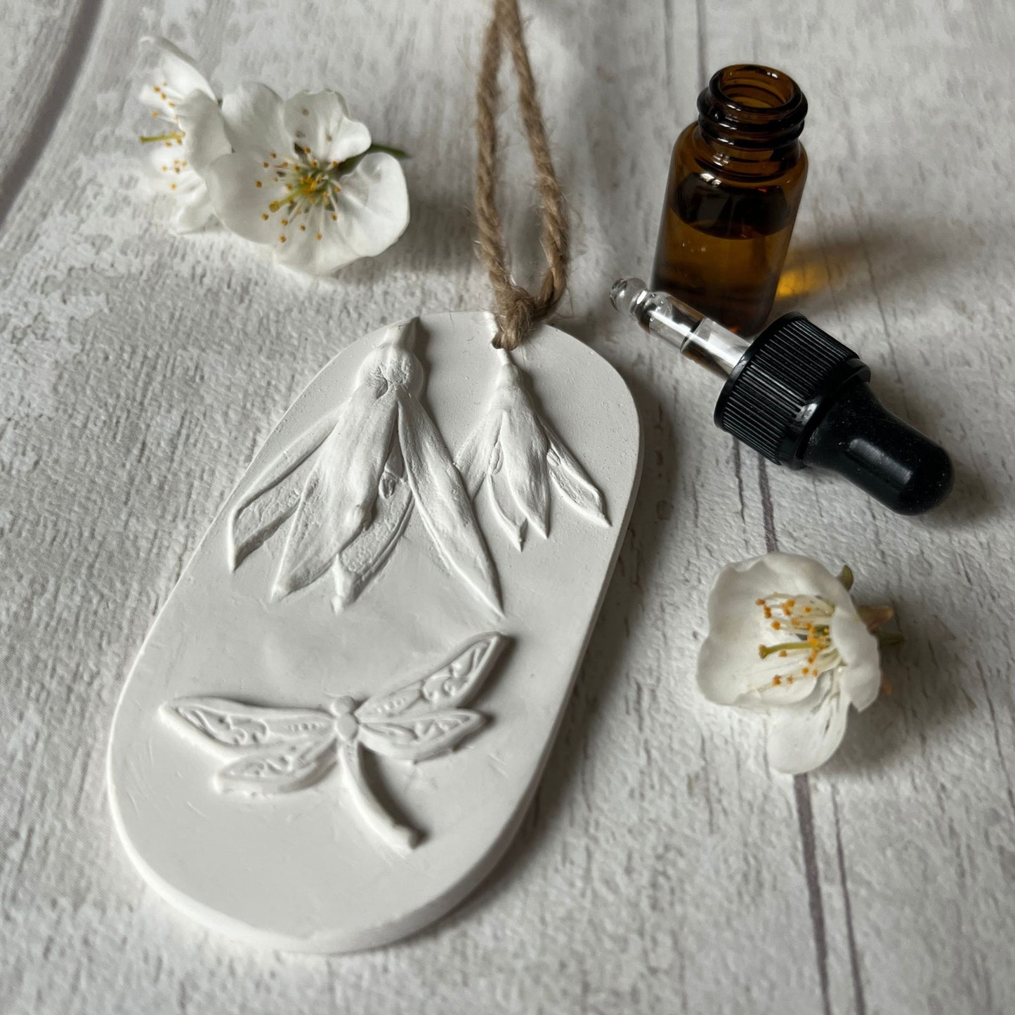 Dragonfly Fuchsia Botanical Cast Fragrance Diffuser Small