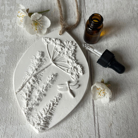 Cottage Garden Dragonfly and Mixed Flowers Botanical Cast Fragrance Diffuser Large