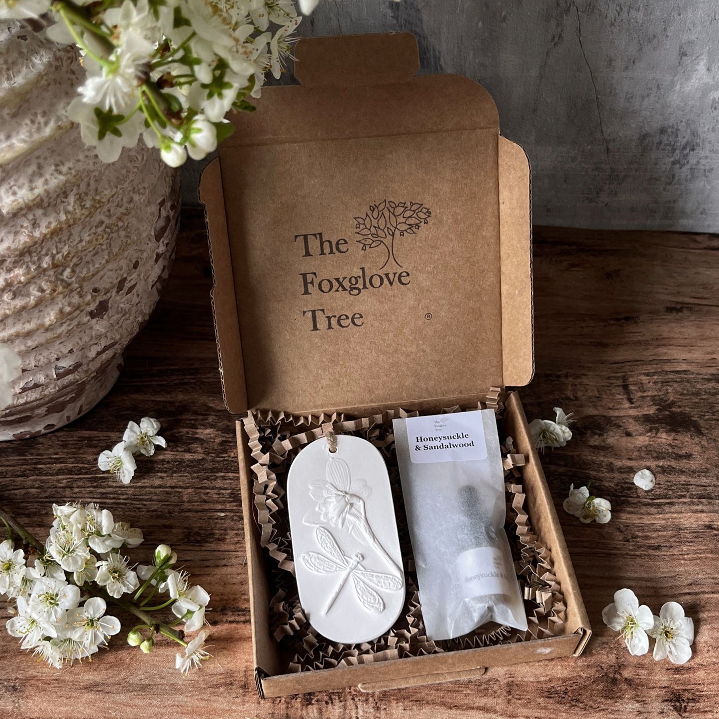 Dragonfly and Snowdrop Botanical Cast Fragrance Diffuser Small