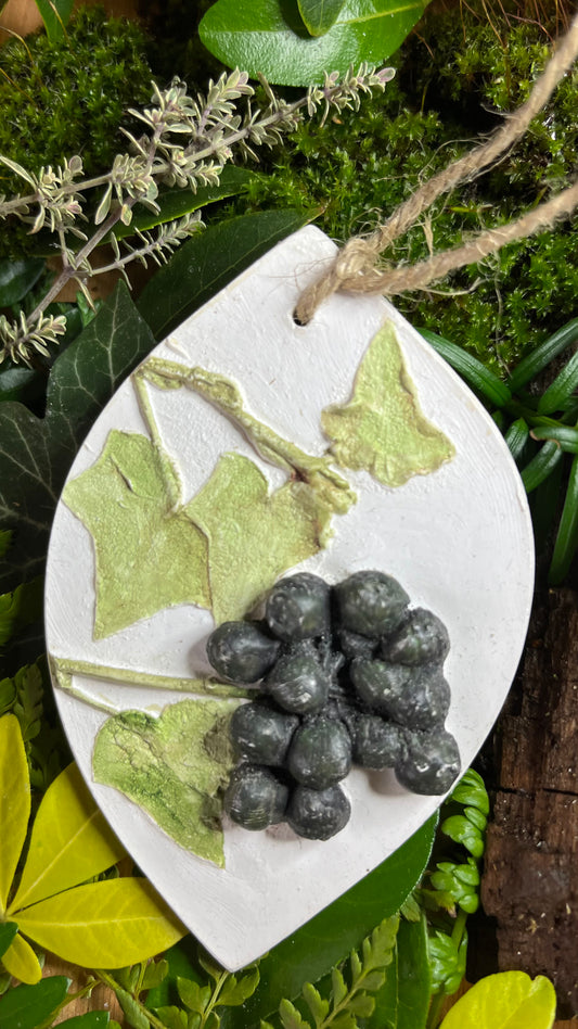 Ivy Botanical Cast Fragrance Diffuser Painted